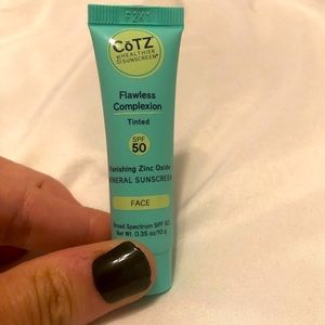 ☀️$3 must bundle☀️ Cotz tinted sunscreen
